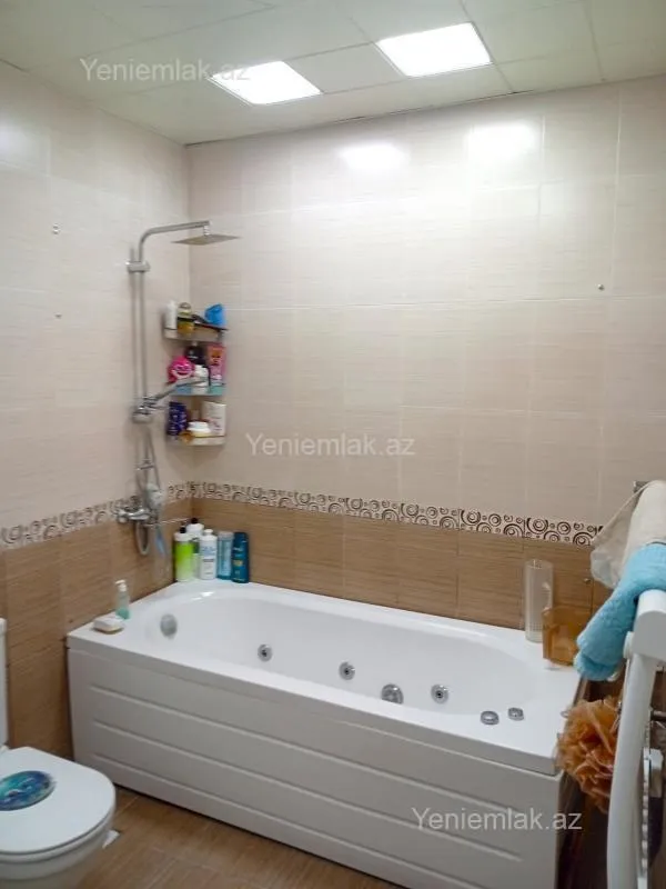 Satılır 3 otaqlı yeni tikili 135 m²