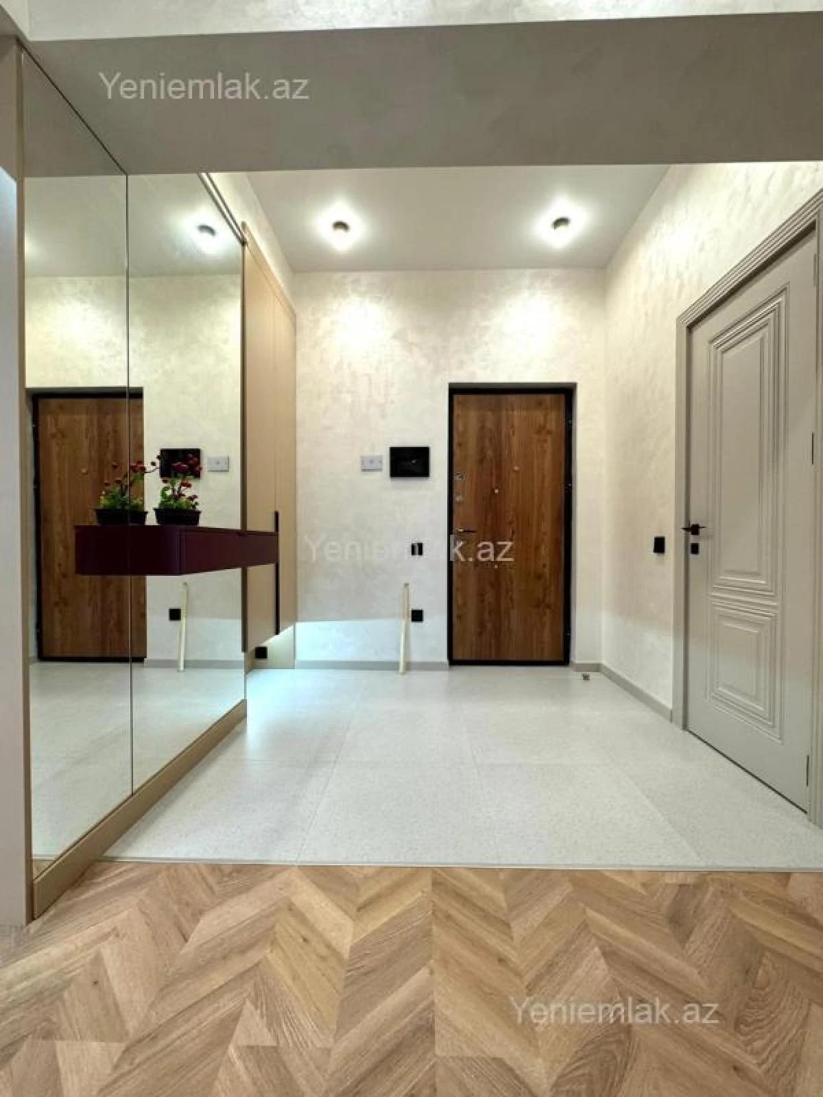 Satılır 3 otaqlı yeni tikili 80 m²