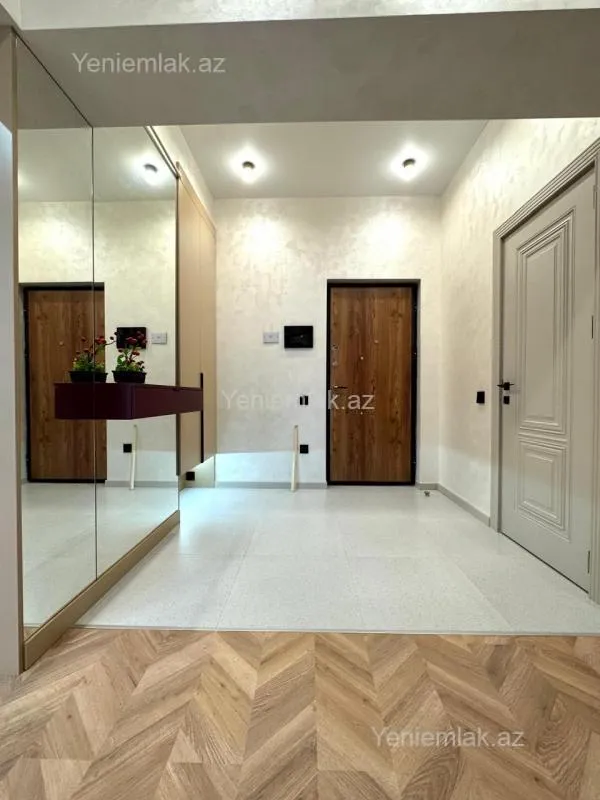 Satılır 3 otaqlı yeni tikili 80 m²