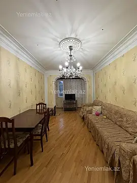 Satılır 3 otaqlı köhnə tikili 100 m²