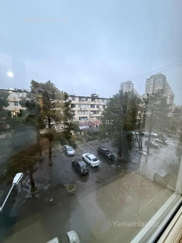 Satılır 3 otaqlı köhnə tikili 100 m²