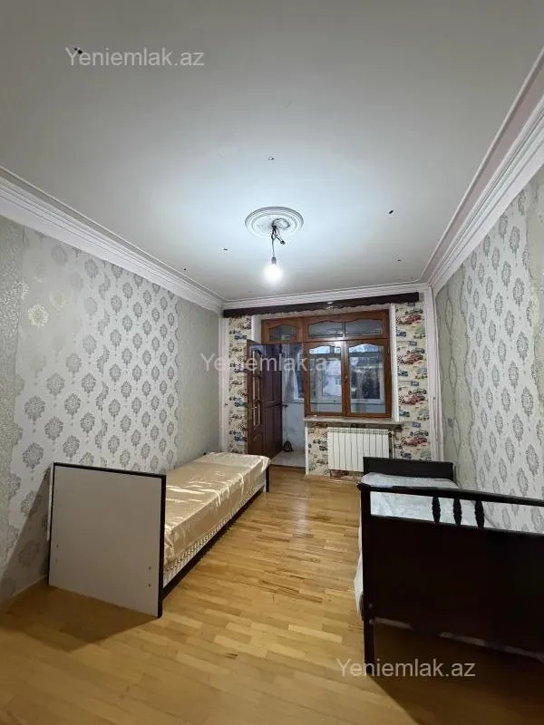 Satılır 3 otaqlı köhnə tikili 100 m²