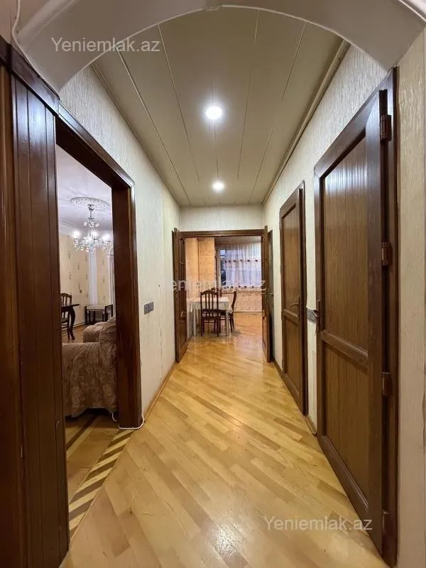 Satılır 3 otaqlı köhnə tikili 100 m²