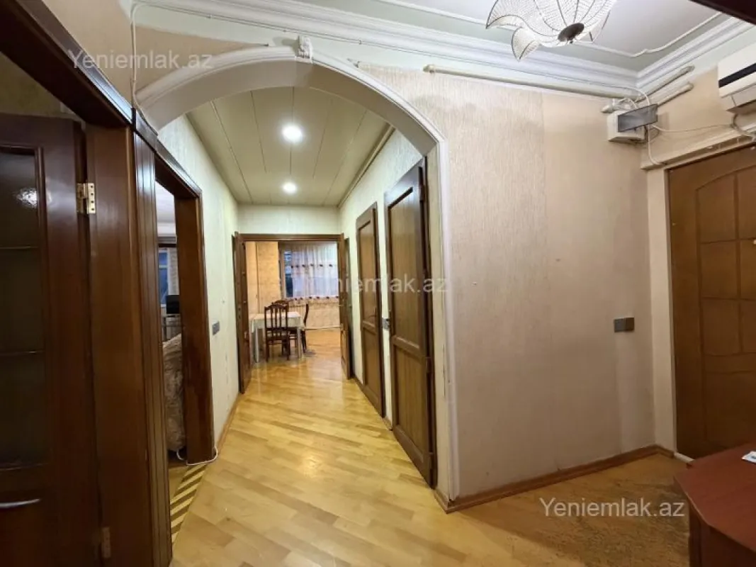 Satılır 3 otaqlı köhnə tikili 100 m²