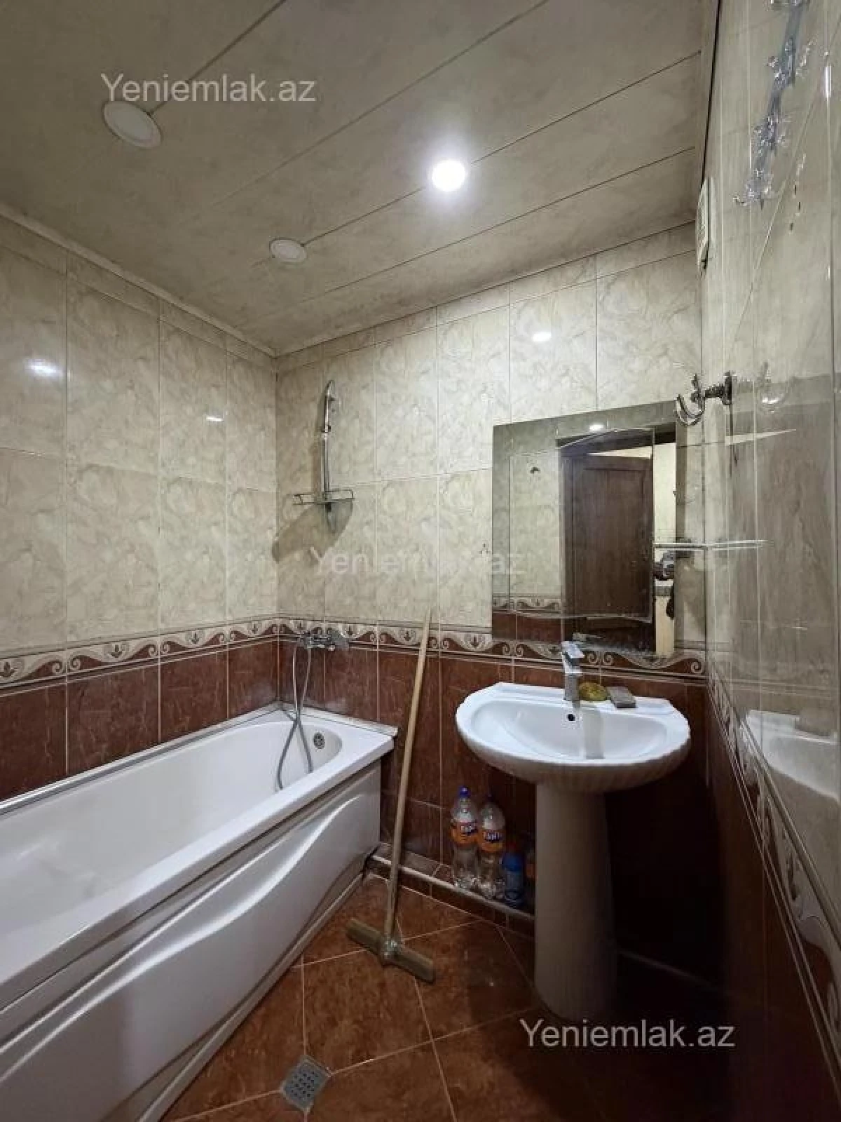 Satılır 3 otaqlı köhnə tikili 100 m²