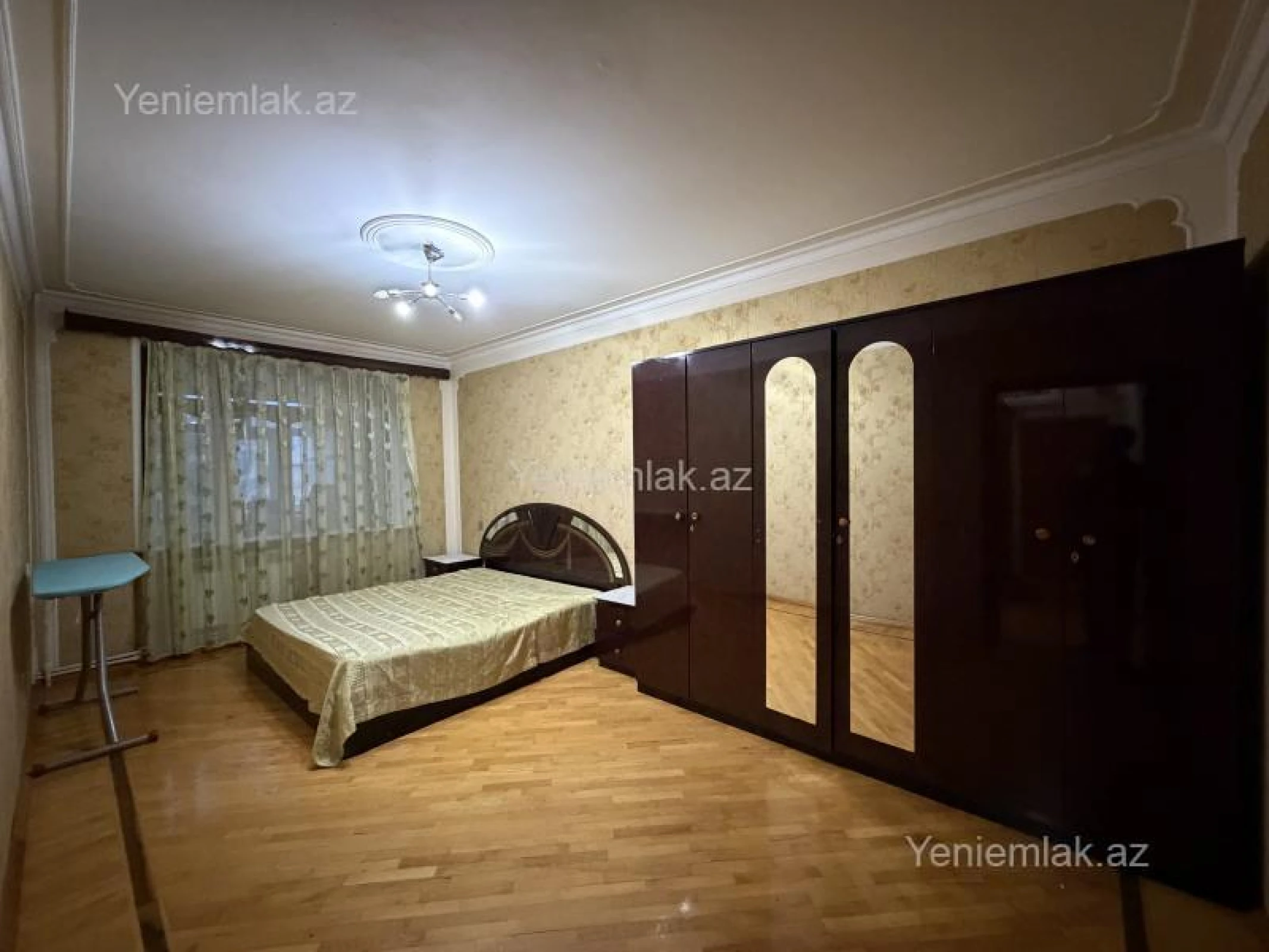 Satılır 3 otaqlı köhnə tikili 100 m²