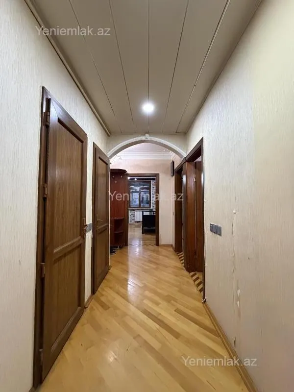 Satılır 3 otaqlı köhnə tikili 100 m²