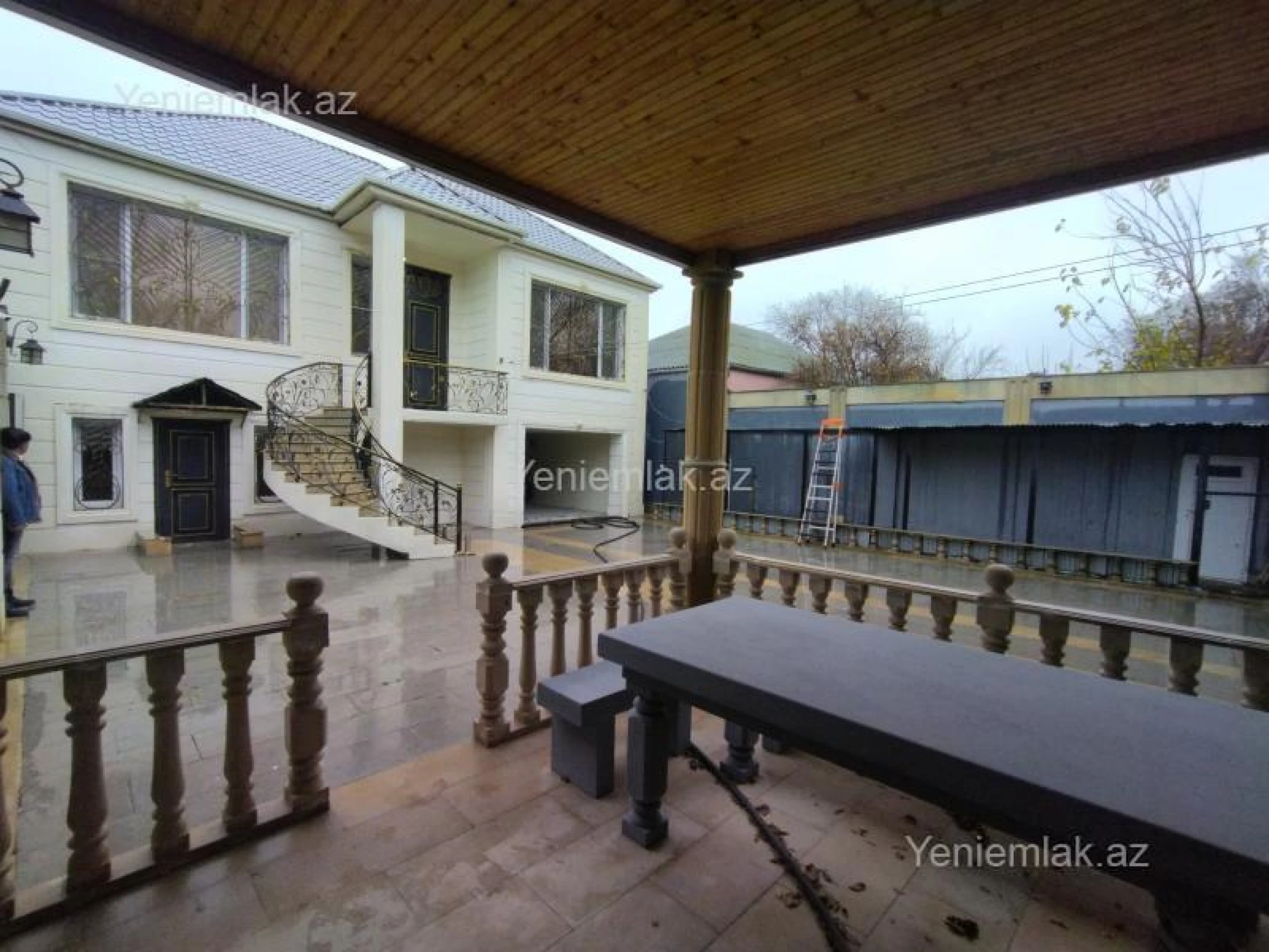 Satılır 6 otaqlı həyət evi 220 m²