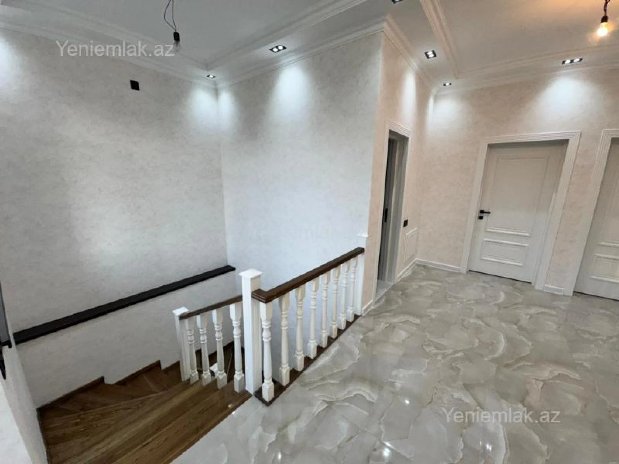 Satılır 5 otaqlı həyət evi 200 m²