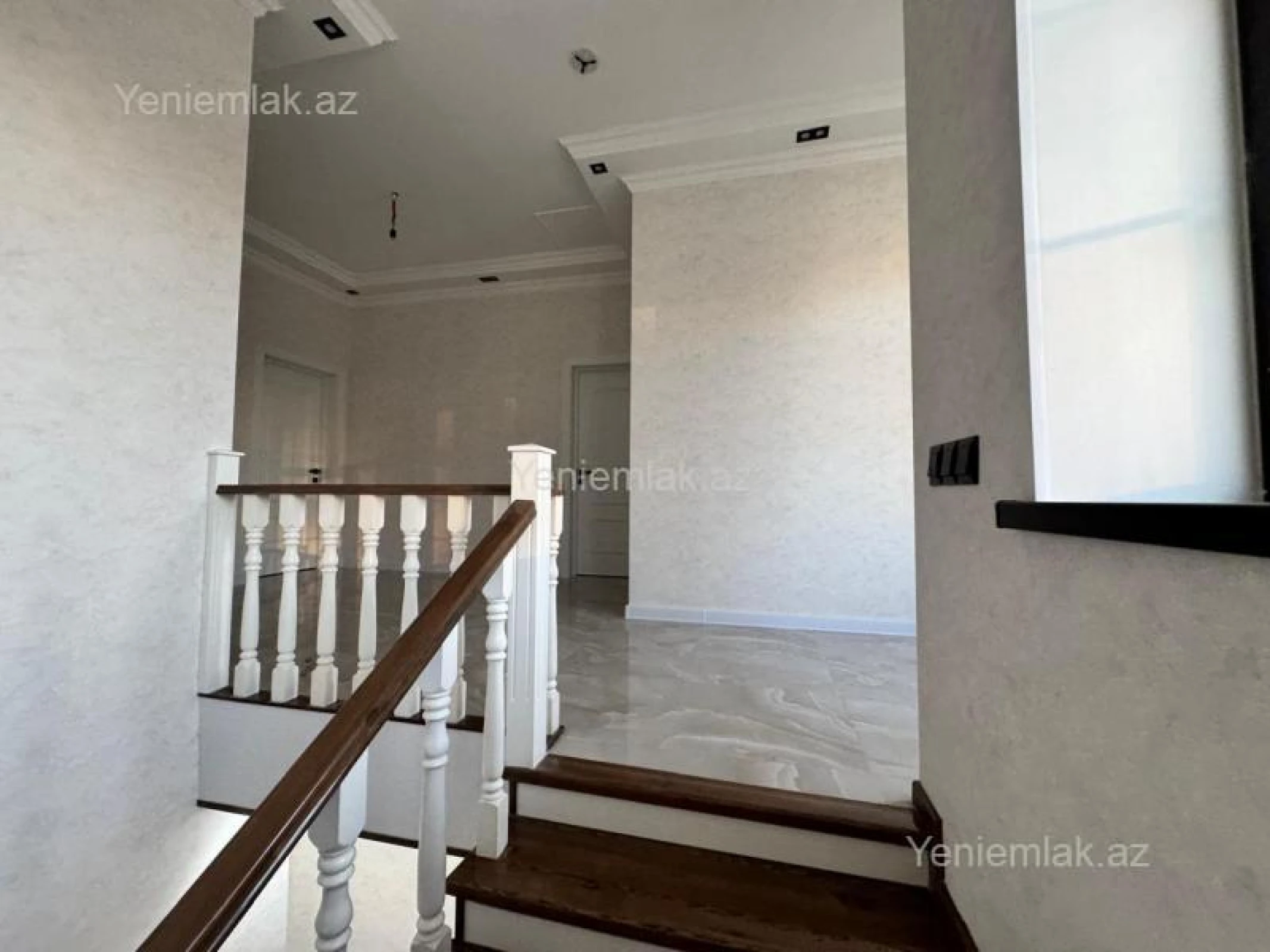 Satılır 5 otaqlı həyət evi 200 m²