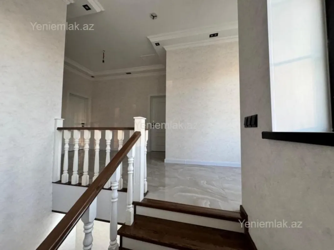 Satılır 5 otaqlı həyət evi 200 m²