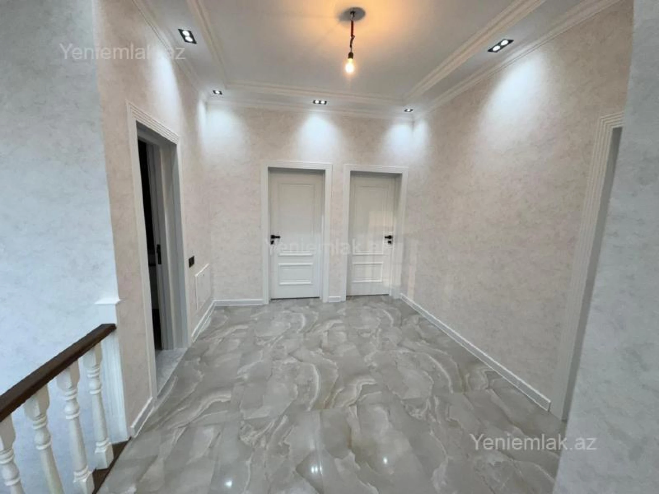 Satılır 5 otaqlı həyət evi 200 m²