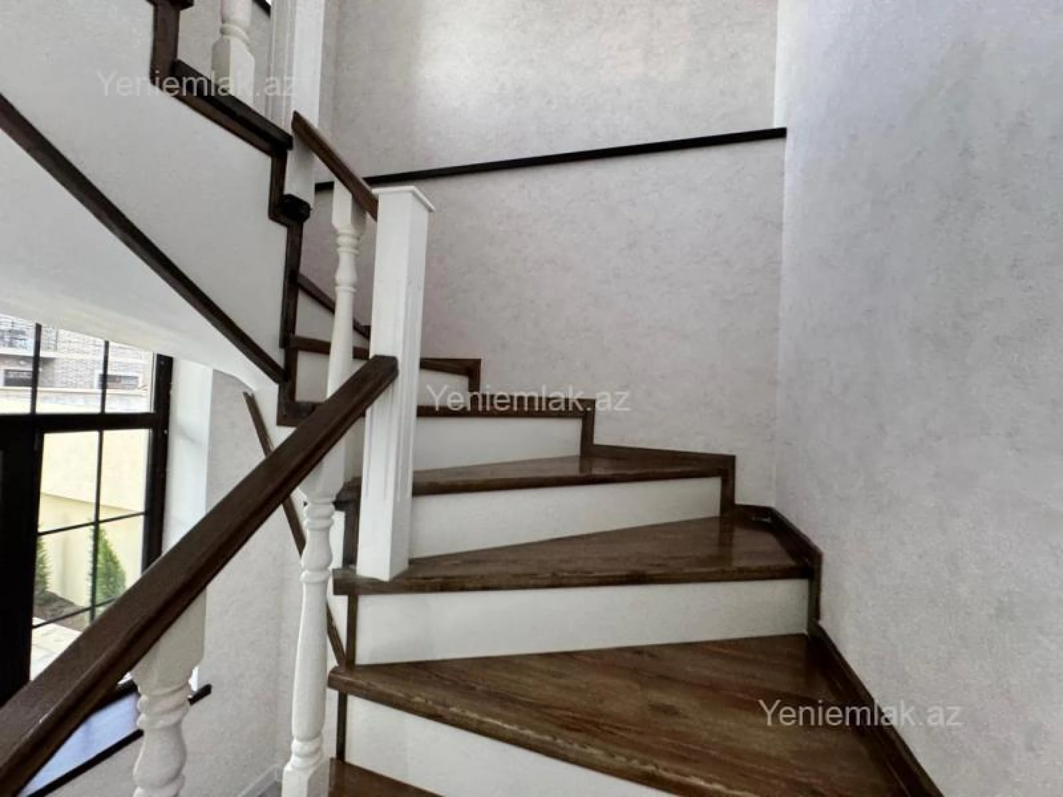 Satılır 5 otaqlı həyət evi 200 m²
