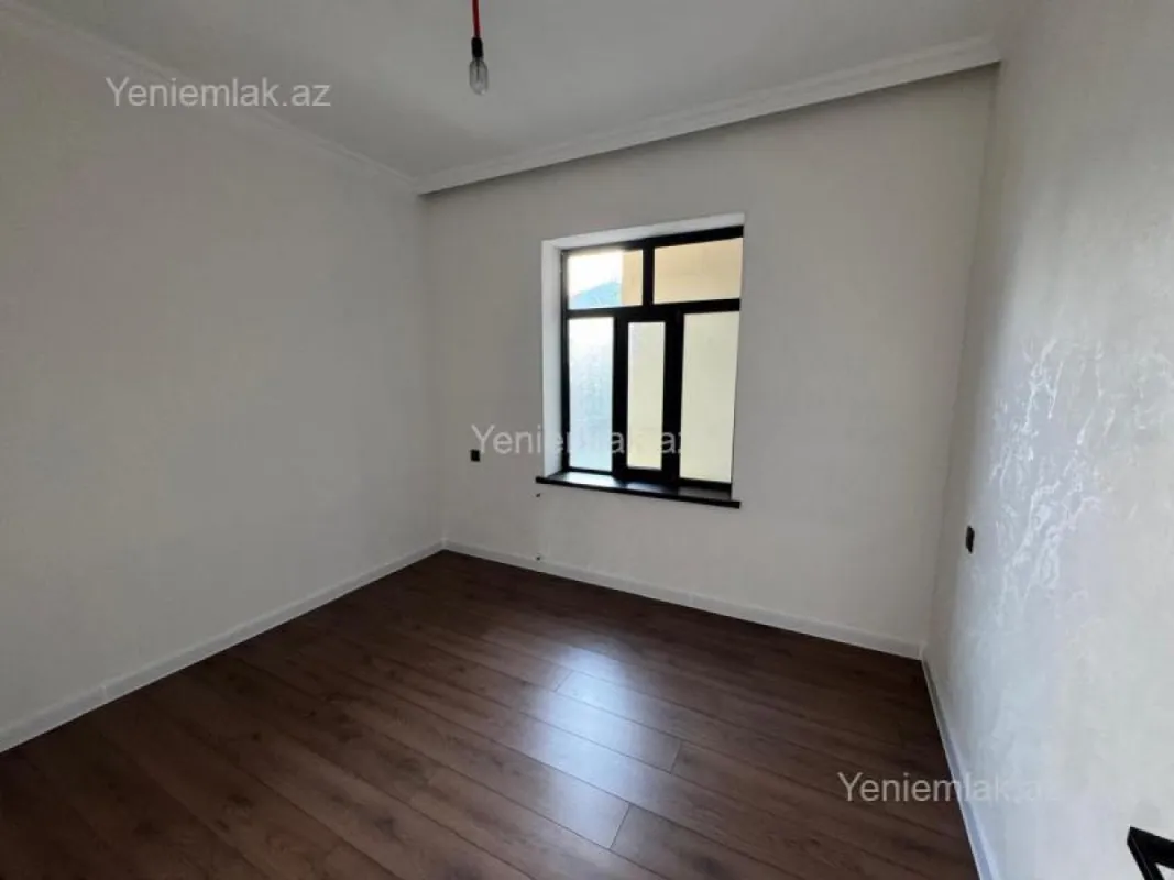 Satılır 5 otaqlı həyət evi 200 m²