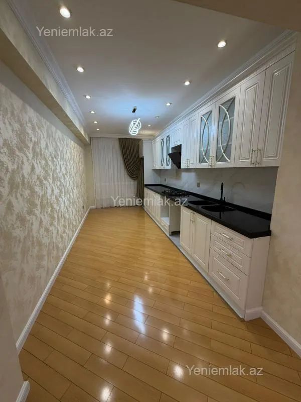 Satılır 3 otaqlı yeni tikili 140 m²