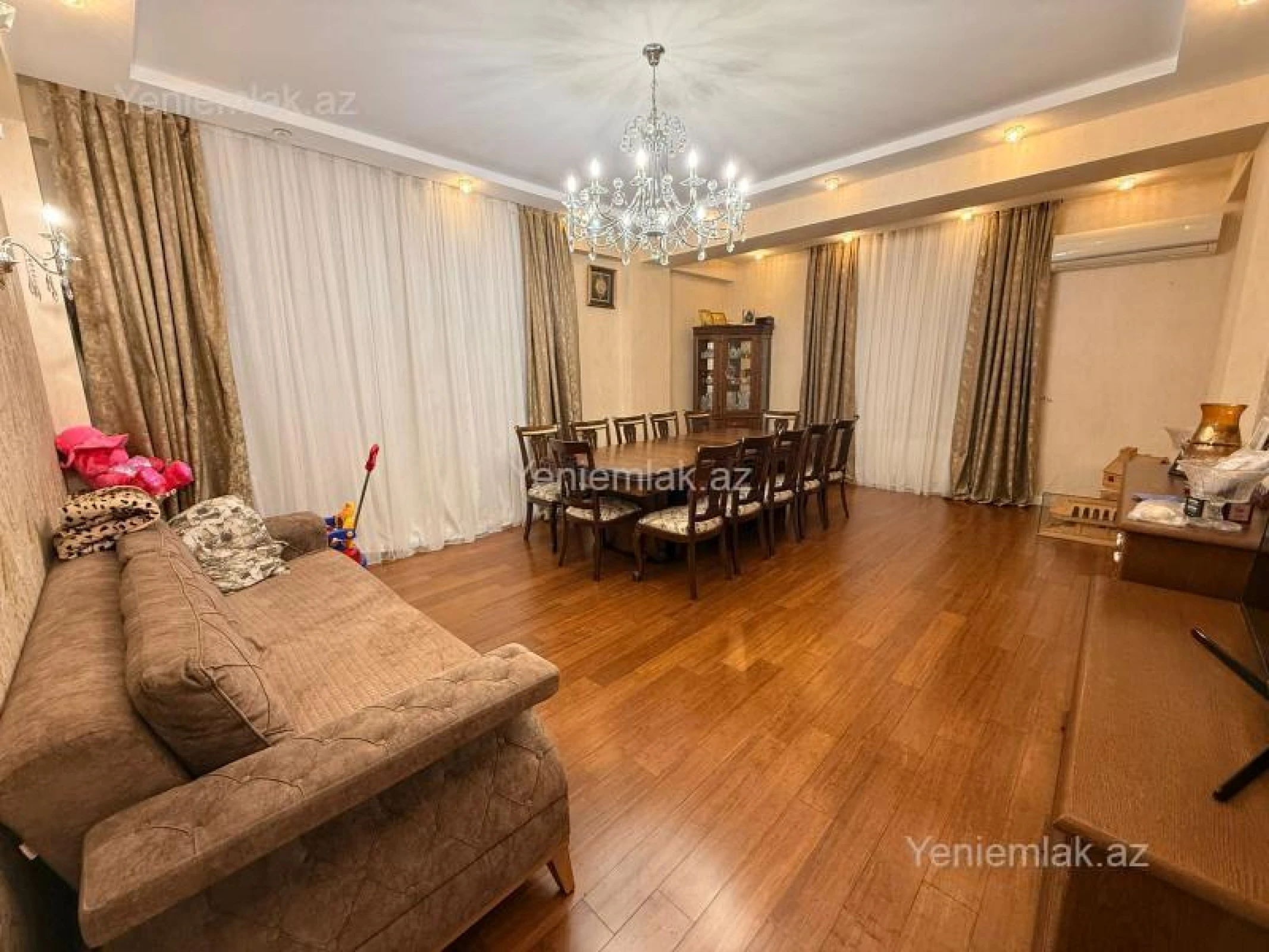 Satılır 3 otaqlı yeni tikili 135 m²