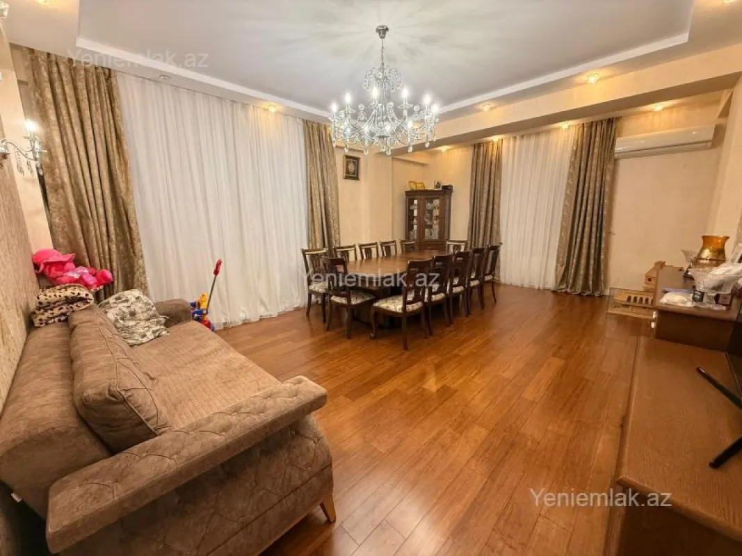 Satılır 3 otaqlı yeni tikili 135 m²