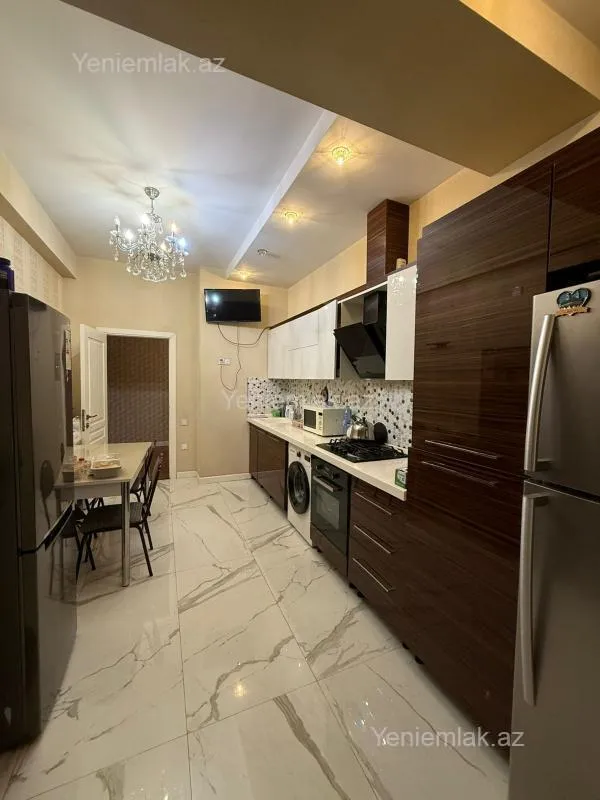 Satılır 3 otaqlı yeni tikili 135 m²