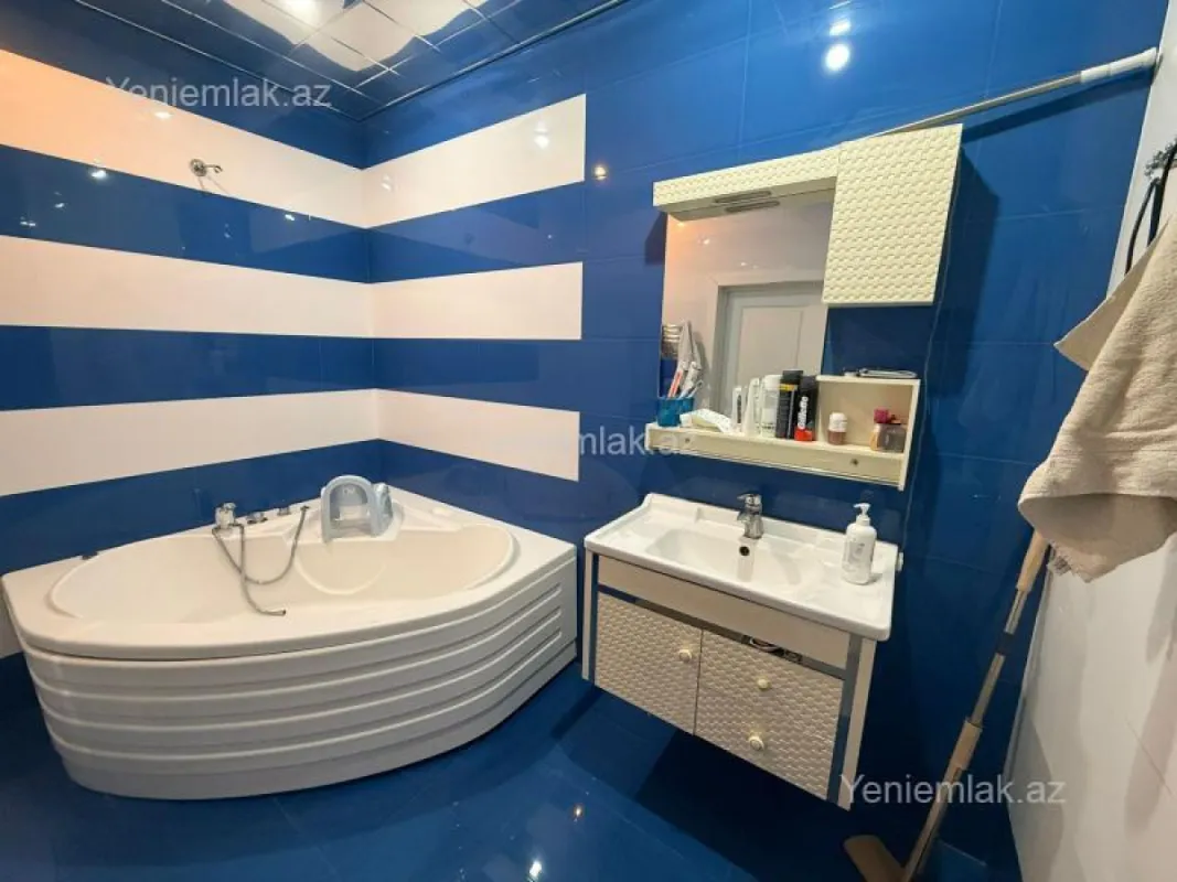 Satılır 3 otaqlı yeni tikili 135 m²