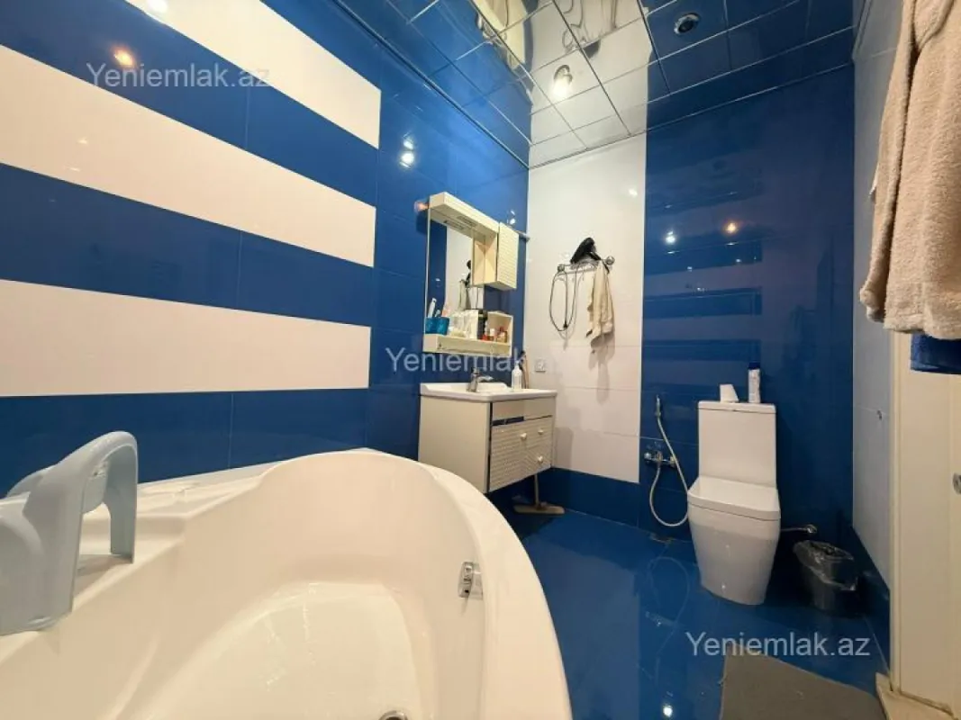 Satılır 3 otaqlı yeni tikili 135 m²