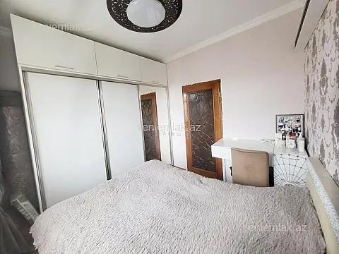 Satılır 3 otaqlı köhnə tikili 80 m²