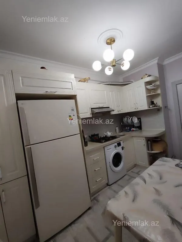 Satılır 4 otaqlı köhnə tikili 82 m²
