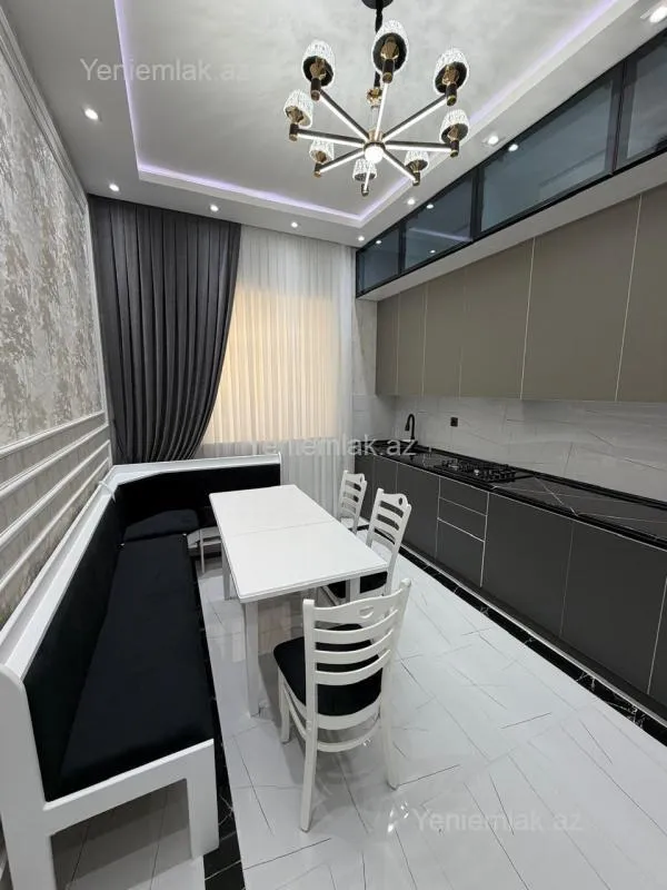 Satılır 4 otaqlı həyət evi 240 m²