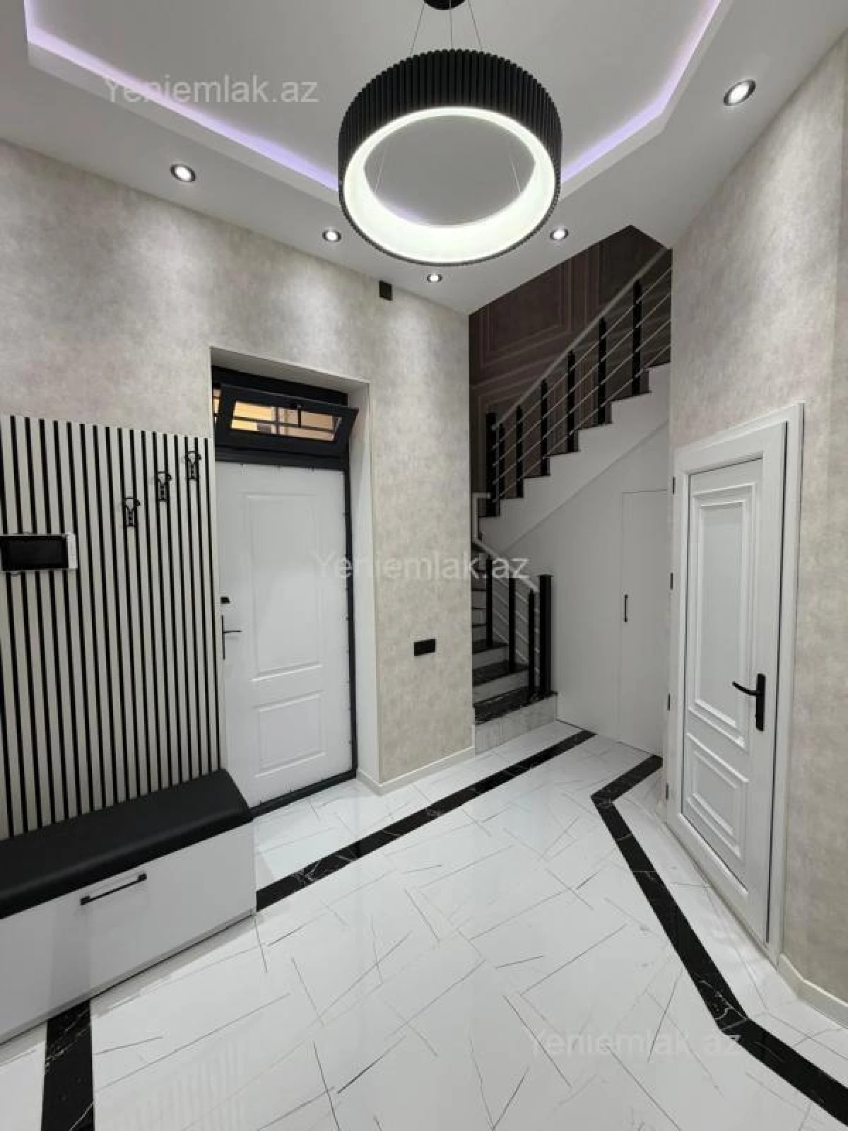 Satılır 4 otaqlı həyət evi 240 m²