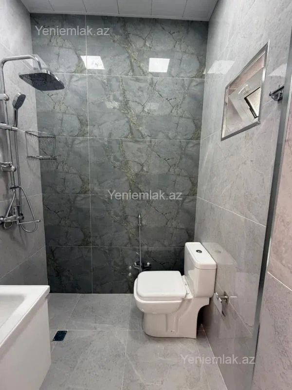 Satılır 4 otaqlı həyət evi 240 m²
