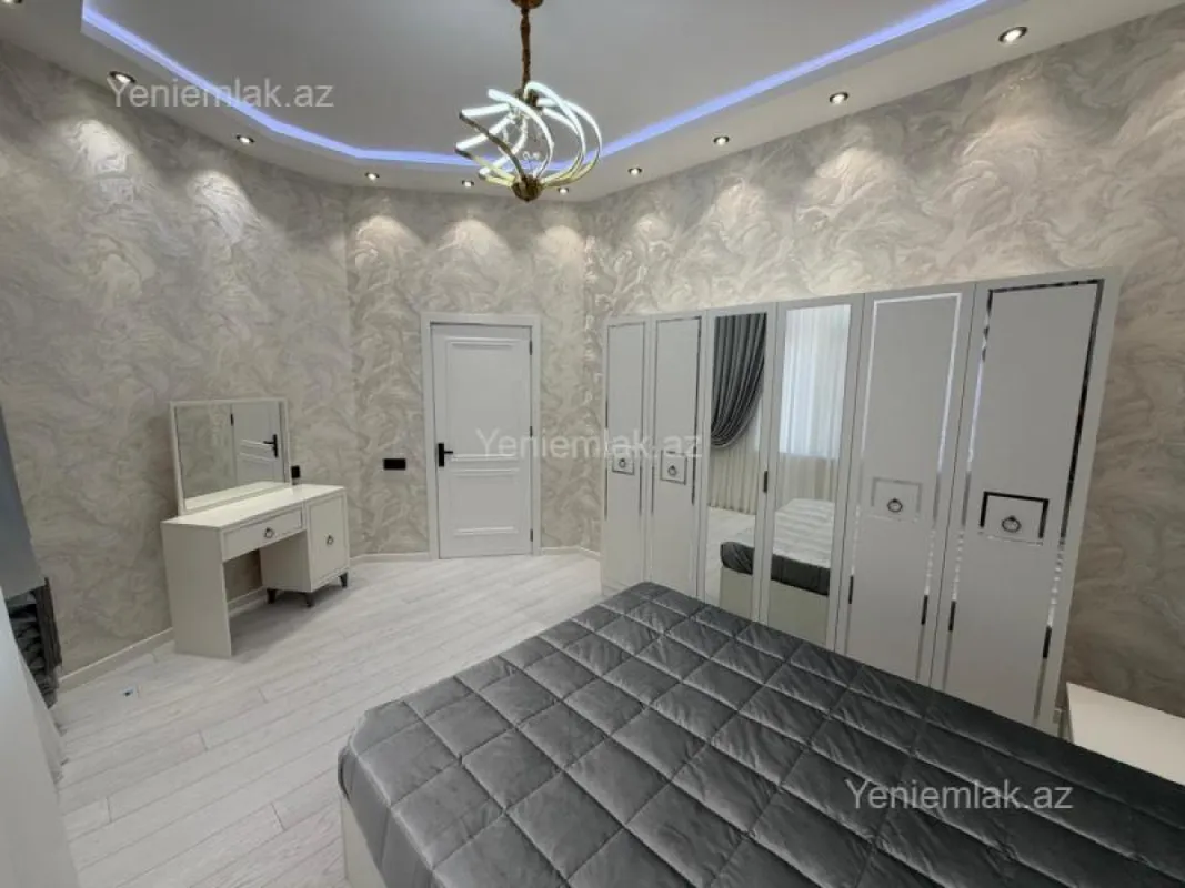 Satılır 4 otaqlı həyət evi 240 m²