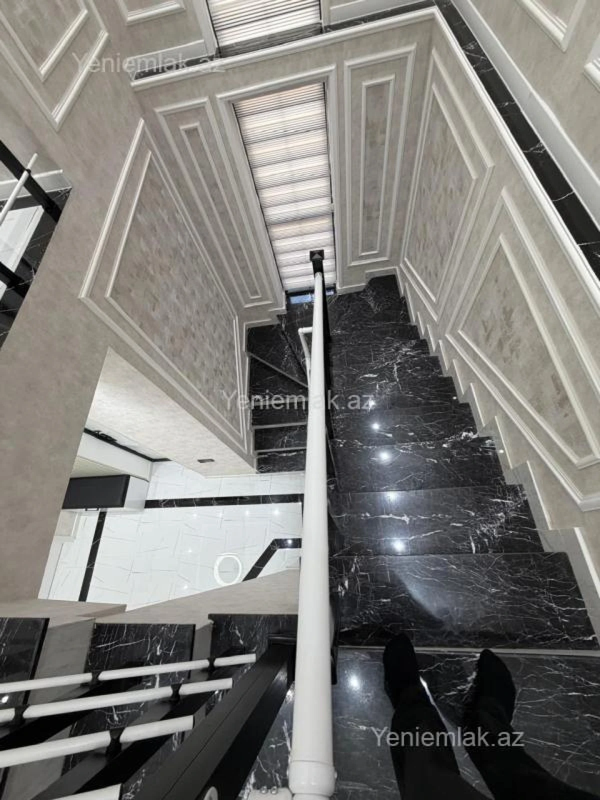 Satılır 4 otaqlı həyət evi 240 m²