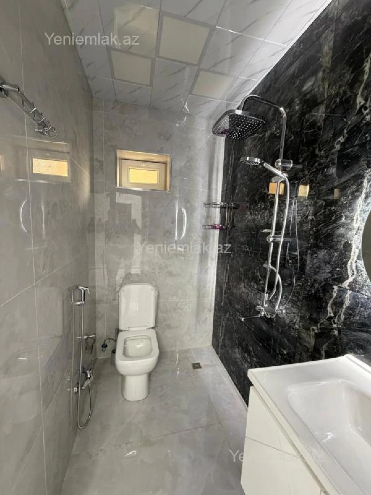 Satılır 4 otaqlı həyət evi 240 m²