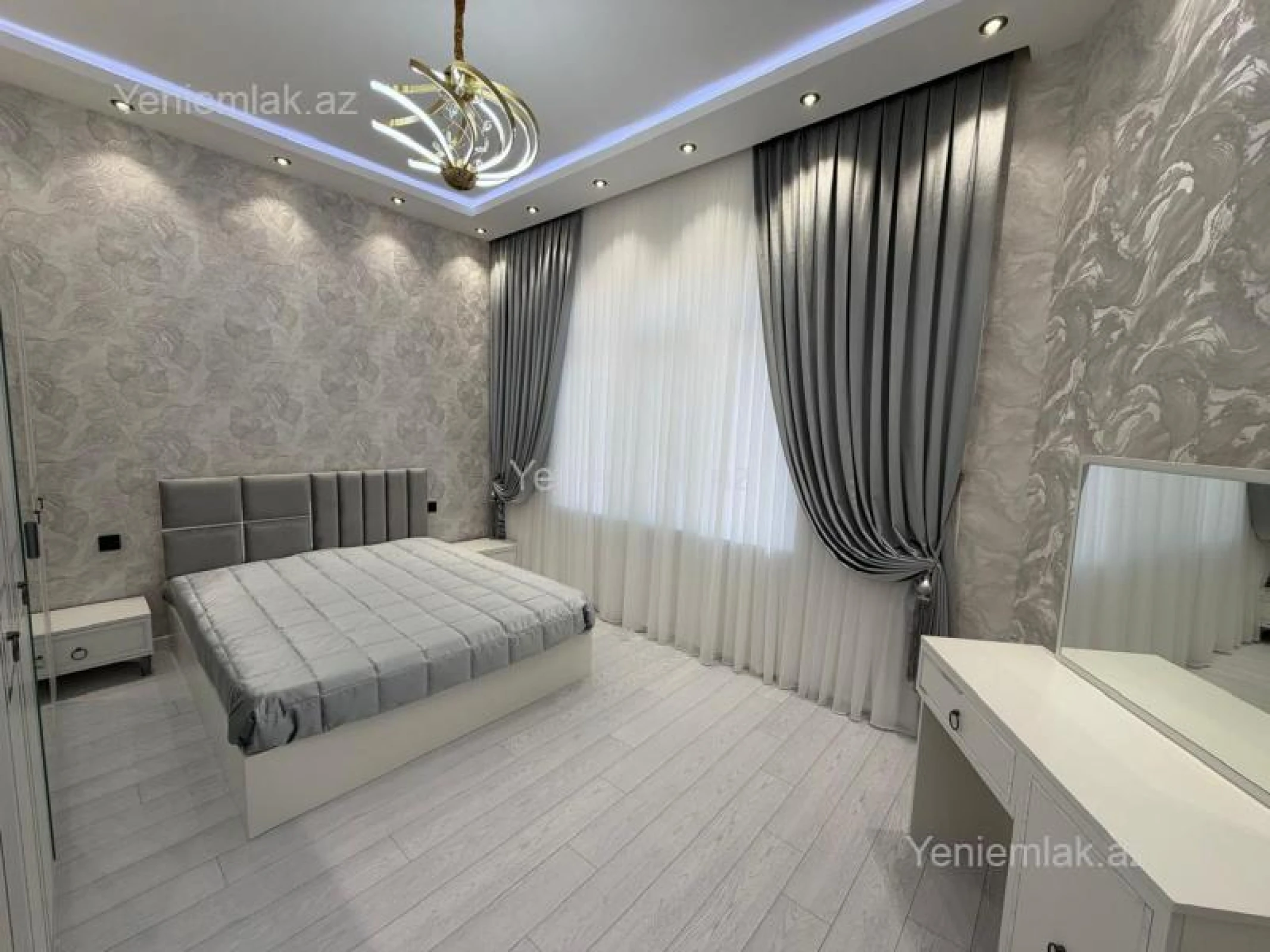 Satılır 4 otaqlı həyət evi 240 m²