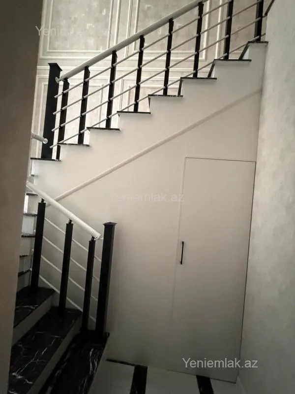 Satılır 4 otaqlı həyət evi 240 m²