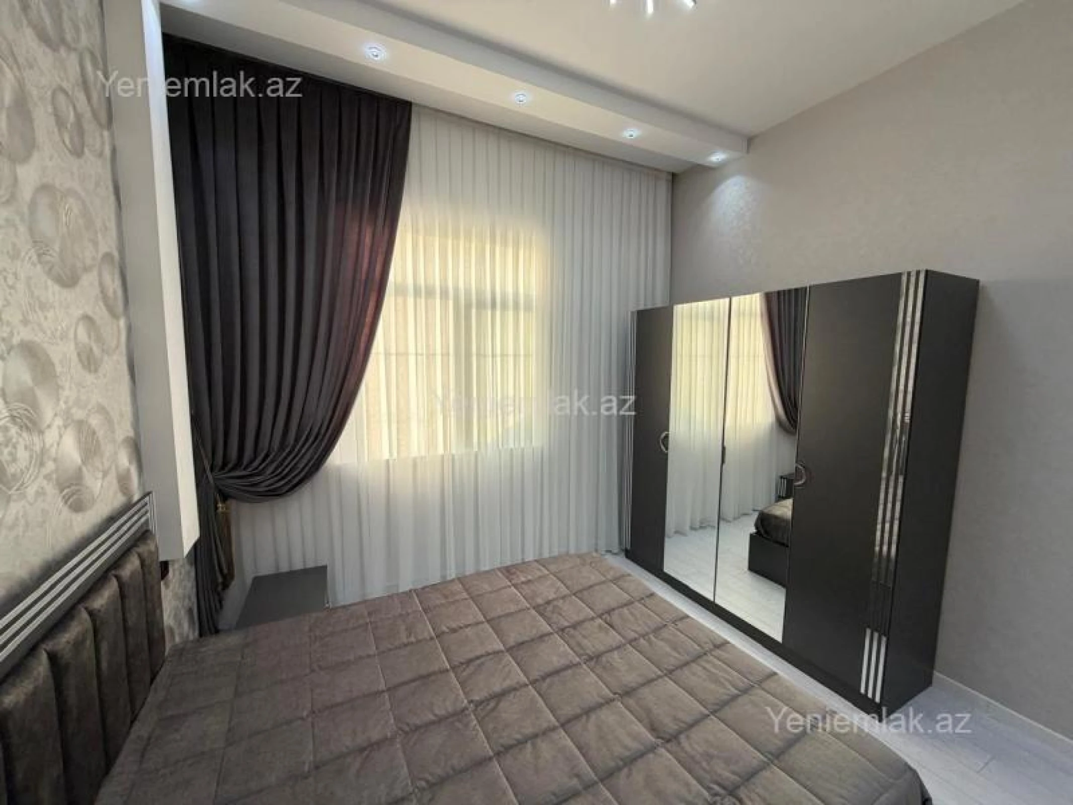 Satılır 4 otaqlı həyət evi 240 m²
