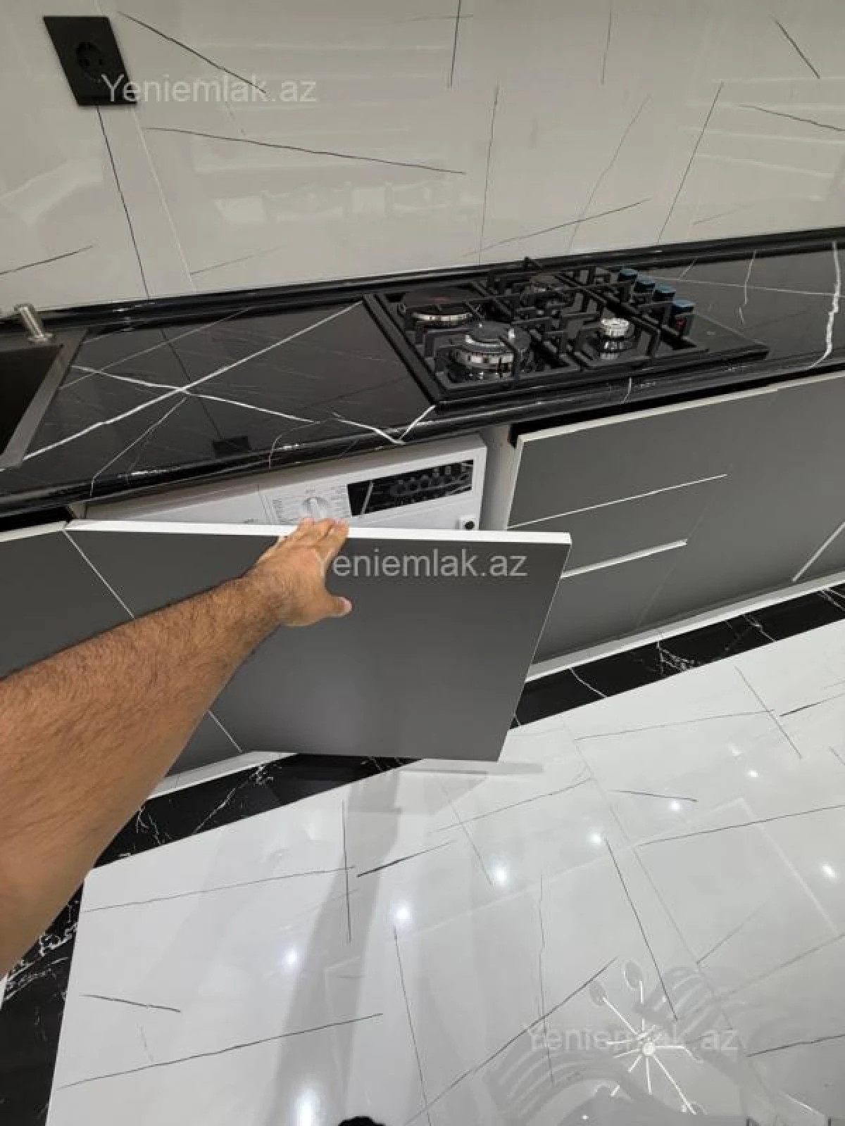 Satılır 4 otaqlı həyət evi 240 m²