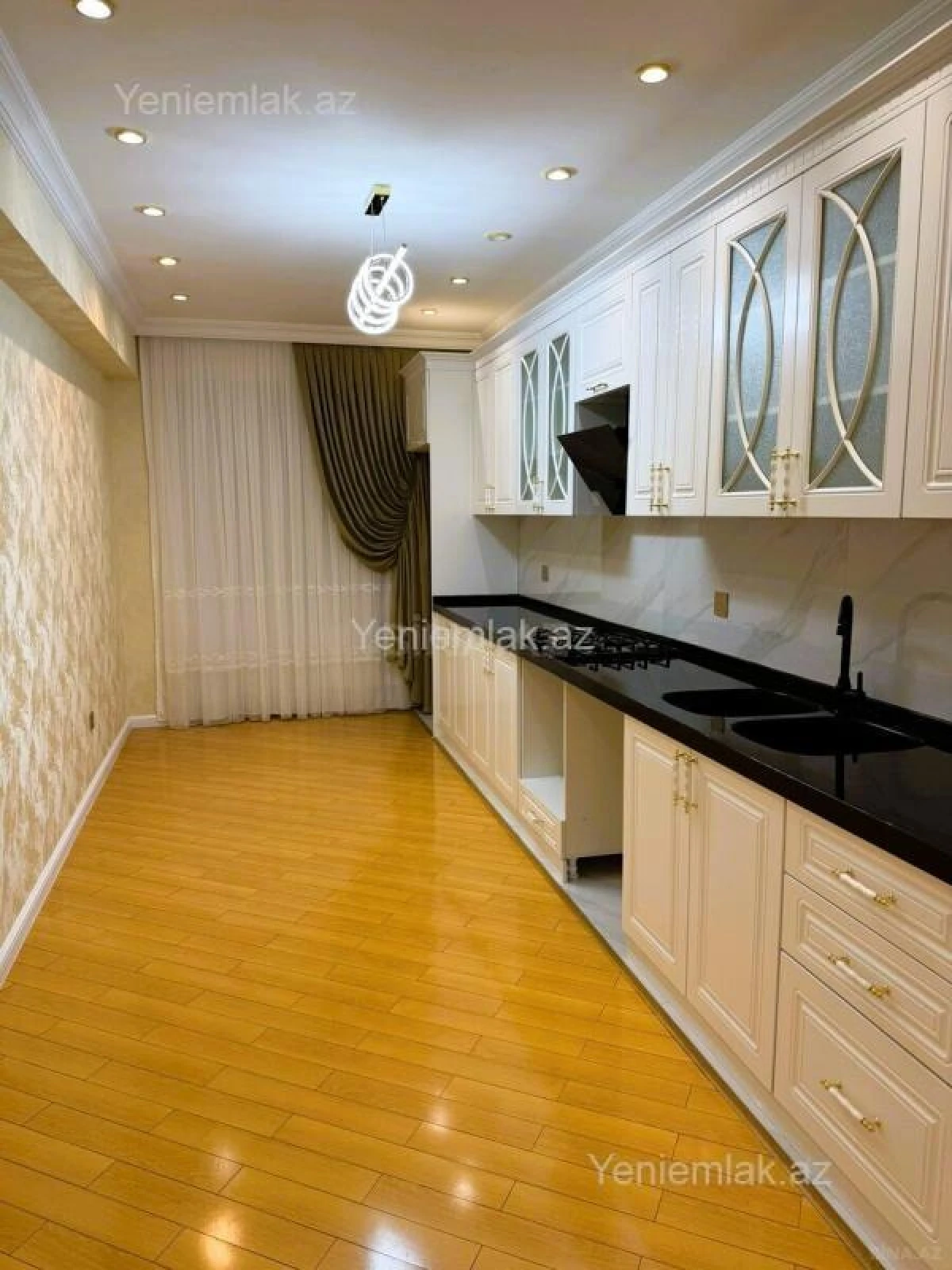 Satılır 3 otaqlı yeni tikili 155 m²