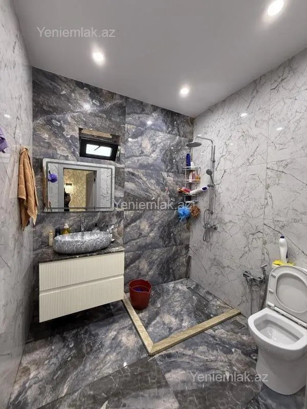 Satılır 6 otaqlı həyət evi 350 m²