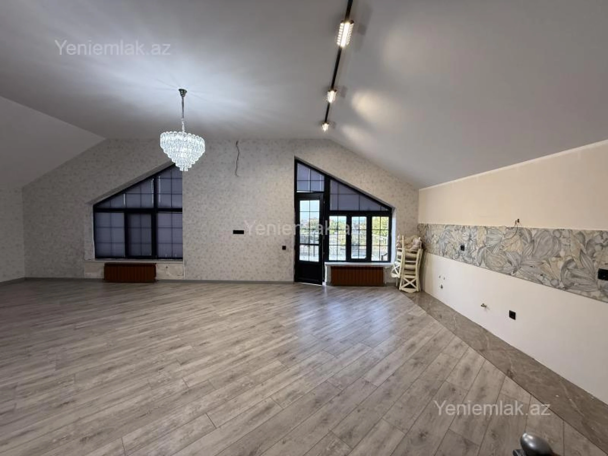 Satılır 6 otaqlı həyət evi 350 m²