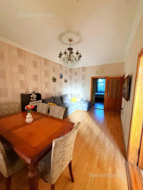 Satılır 2 otaqlı köhnə tikili 55 m²