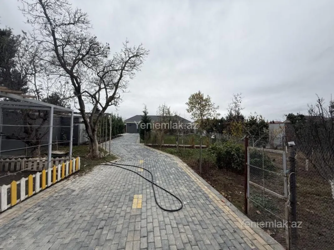 Satılır 7 otaqlı həyət evi 200 m²