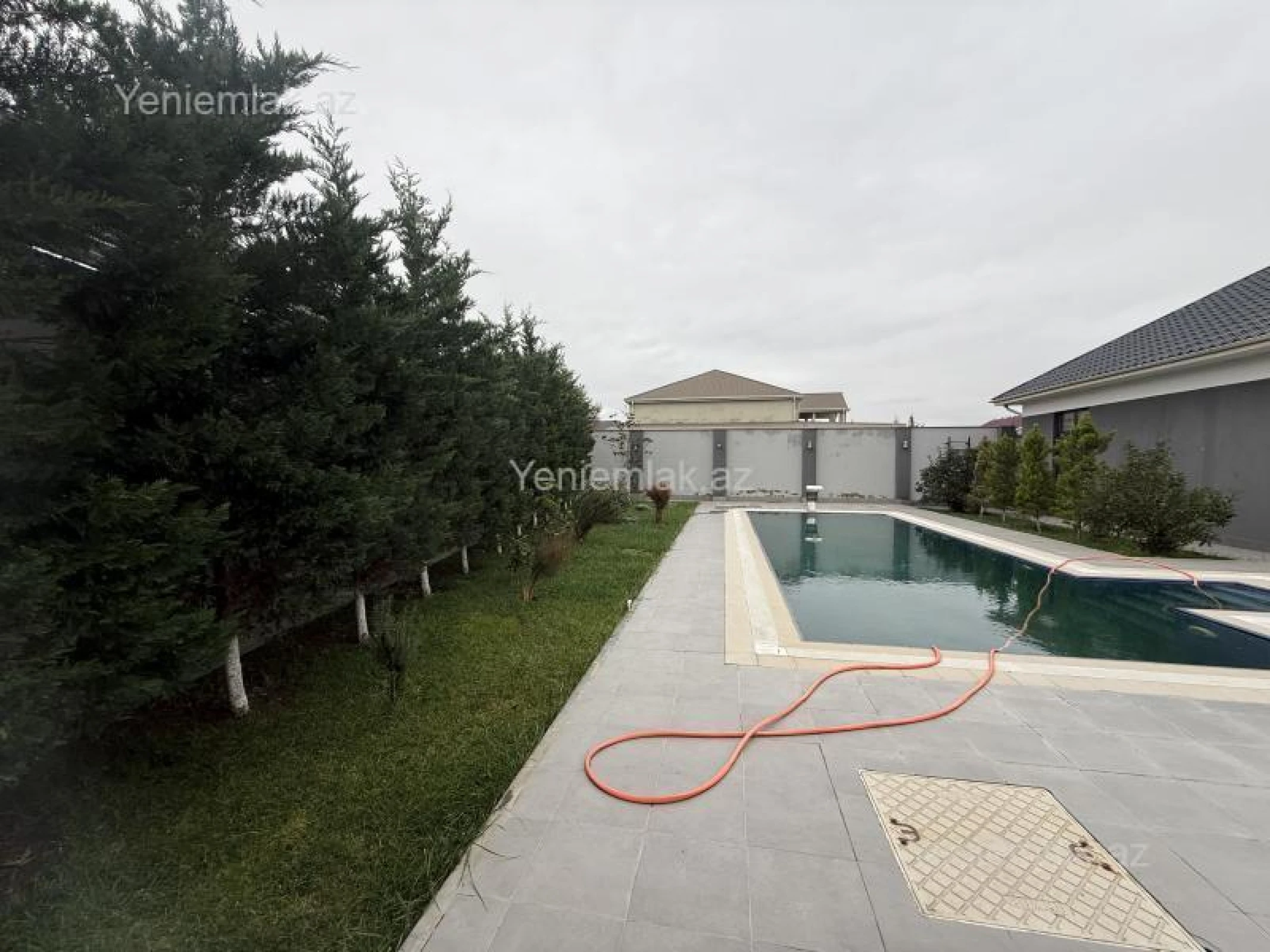 Satılır 7 otaqlı həyət evi 200 m²