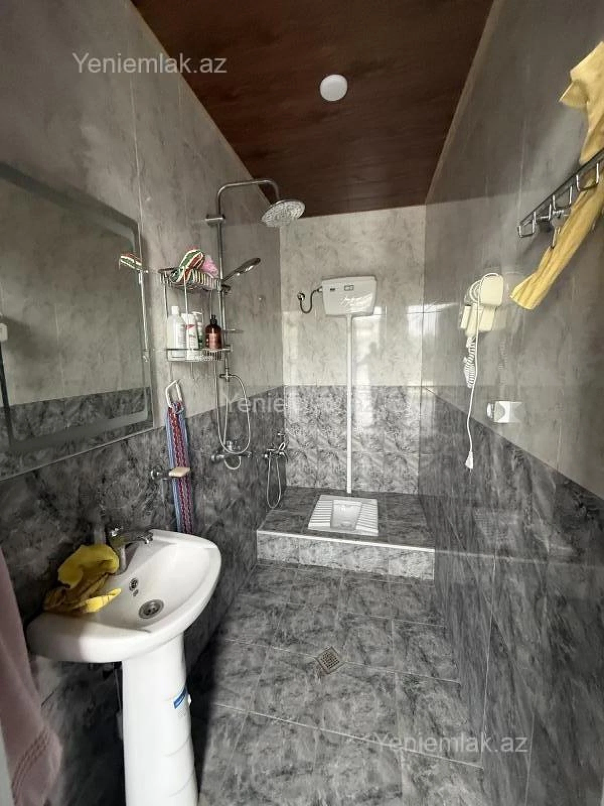 Satılır 7 otaqlı həyət evi 200 m²