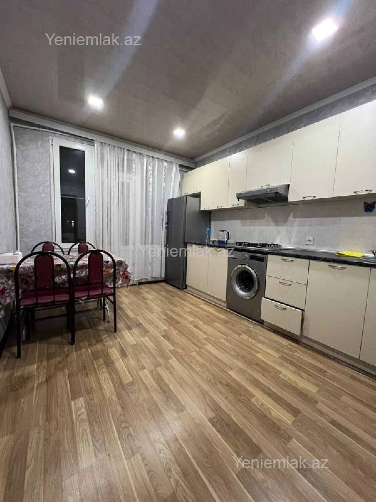 Satılır 2 otaqlı köhnə tikili 65 m²