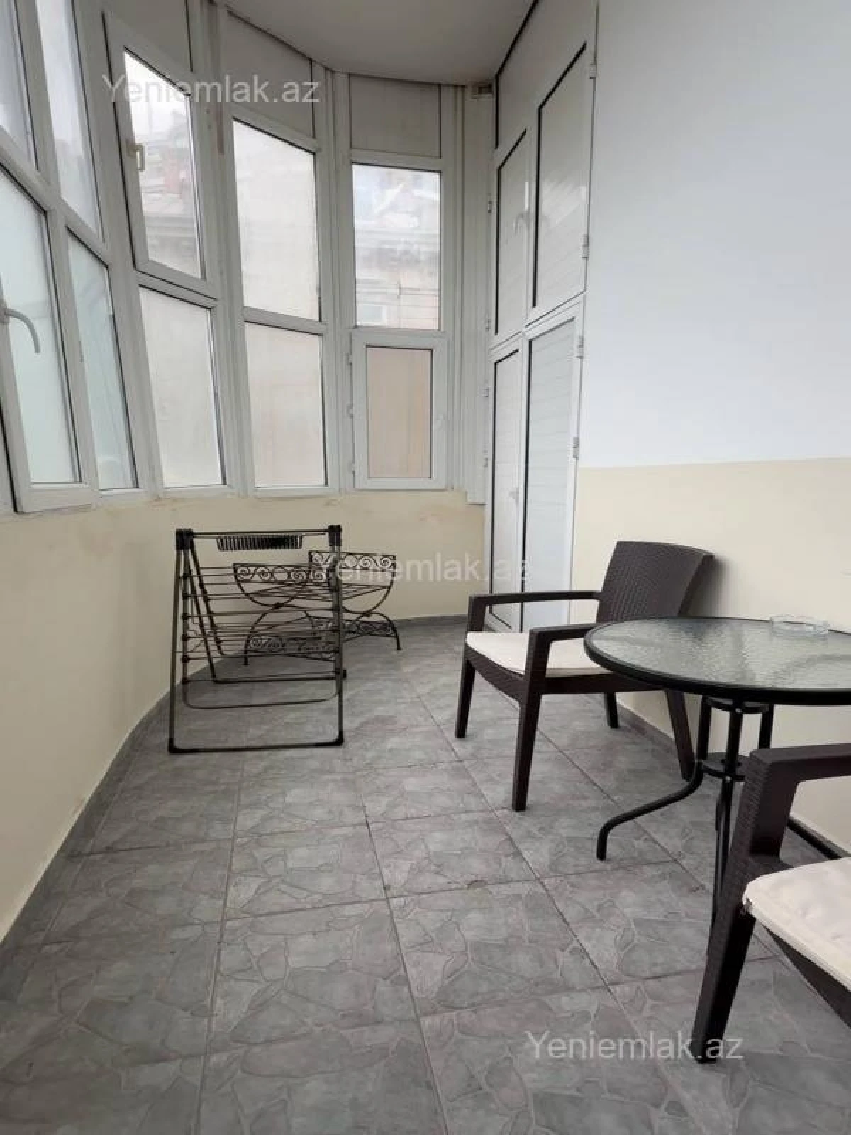 Satılır 3 otaqlı köhnə tikili 90 m²