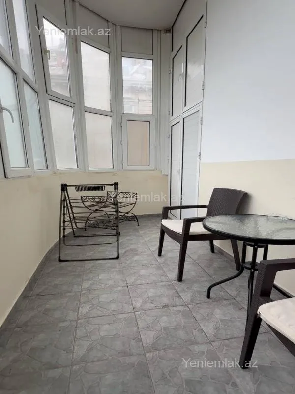 Satılır 3 otaqlı köhnə tikili 90 m²