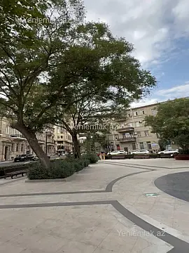 Satılır 3 otaqlı köhnə tikili 90 m²