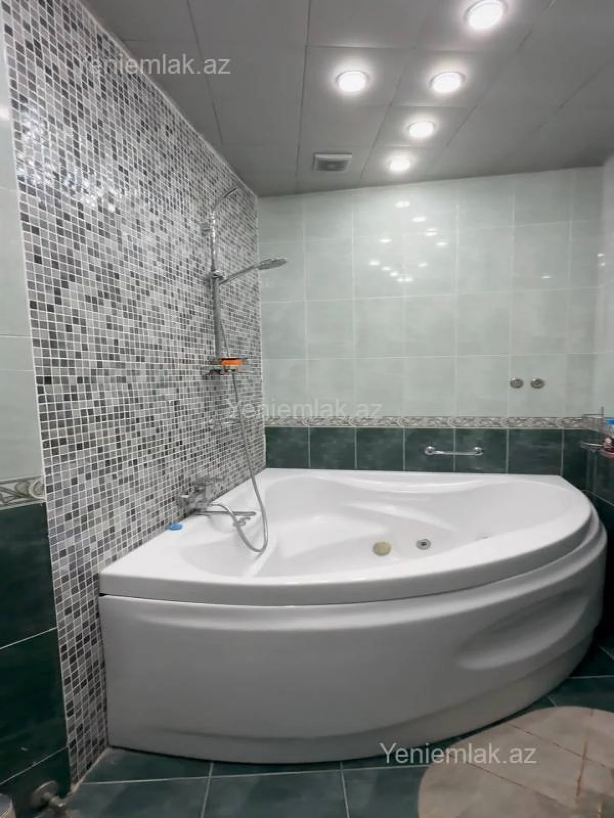 Satılır 3 otaqlı köhnə tikili 90 m²