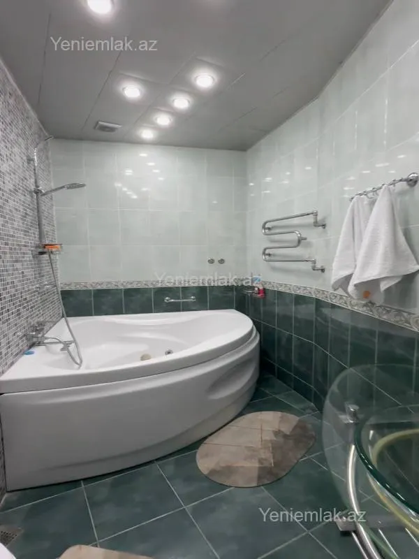 Satılır 3 otaqlı köhnə tikili 90 m²