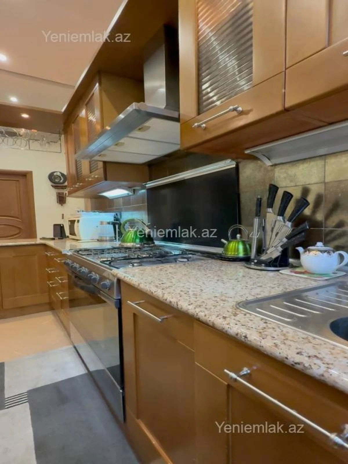 Satılır 3 otaqlı köhnə tikili 90 m²